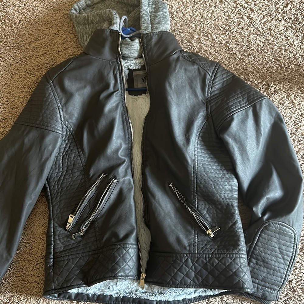 Brand:YMI collection it is leather from the outside and fur in the inside